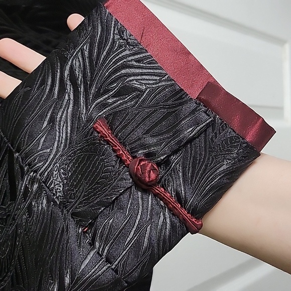 Traditional Chinese Silk Black and Red Feather Animal Print Changshan Jacket - Picture 4 of 7